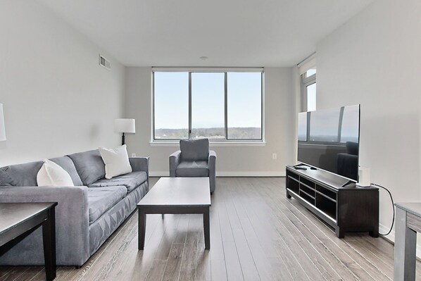 Appartement, 1 très grand lit et 1 canapé-lit, terrasse, vue ville | Coin séjour