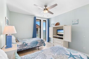 3 habitaciones, tabla de planchar con plancha y ropa de cama 