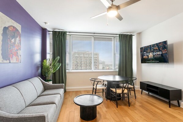 TV - Treme Loft Condo: 1BR Harmony (New Orleans)