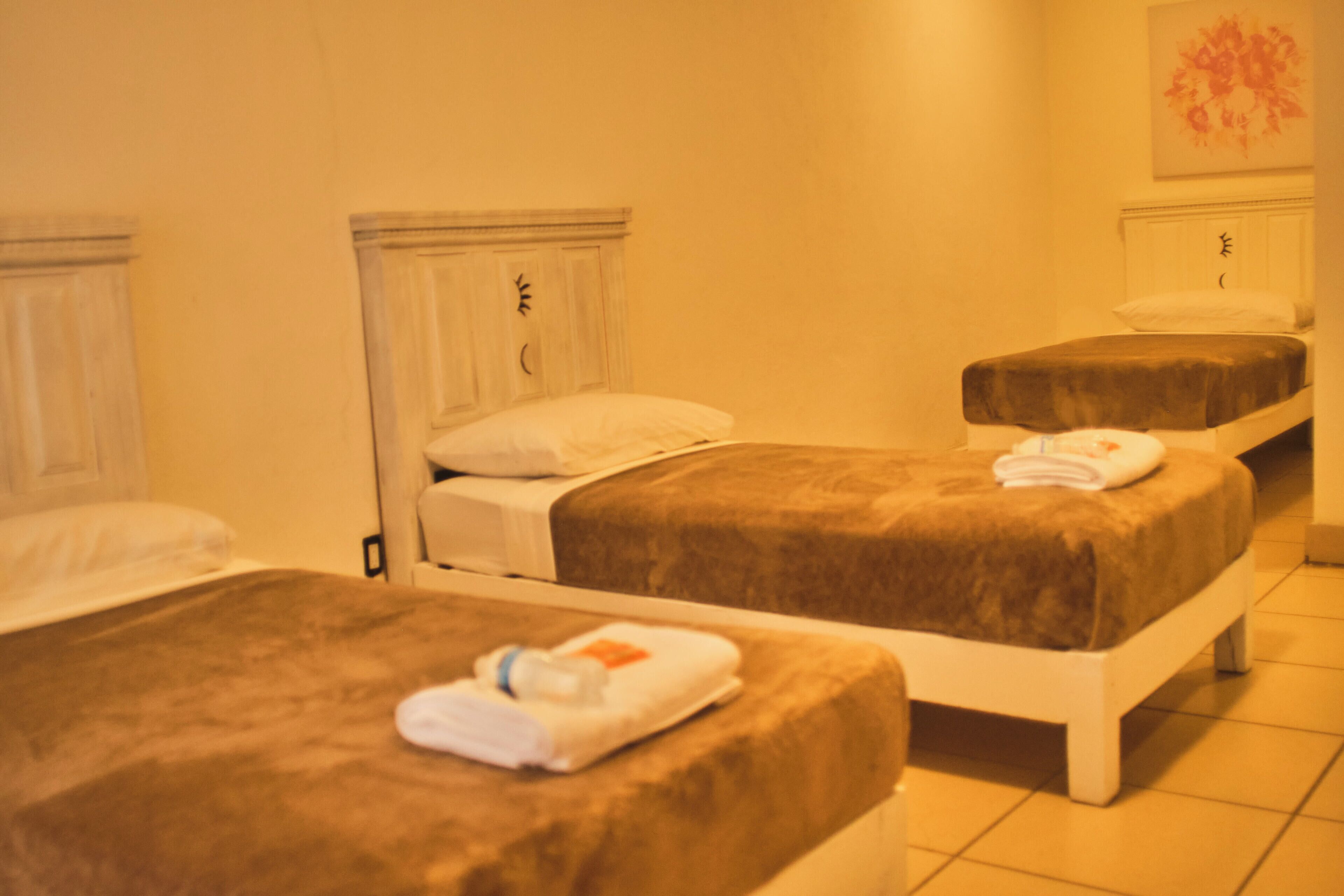 Habitación doble estándar, balcón | Spa | Masajes con piedras calientes y masajes de tejido profundo 