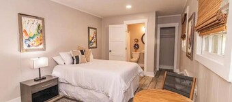MERU, a Cozy stay for Two in the Lodge of Karoo at Smith Mountain Lake 
