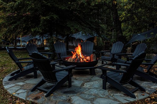 MARU, a Cozy Stay for Two in the Lodge of Karoo at Smith Mountain Lake