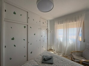 2 室のベッドルーム、デスク、アイロン / アイロン台、WiFi (無料)