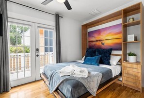 4 bedrooms, iron/ironing board, WiFi, bed sheets - Walkable 2-home Eastside Austin Oasis (Austin)