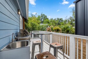 Property grounds - Walkable 2-home Eastside Austin Oasis (Austin)