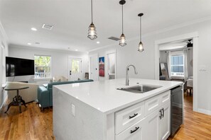 Interior - Walkable 2-home Eastside Austin Oasis (Austin)