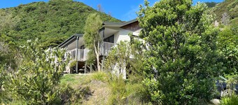 Picturesque Waikawa - Picton Holiday Home