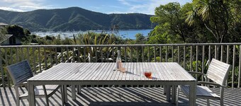 Picturesque Waikawa - Picton Holiday Home