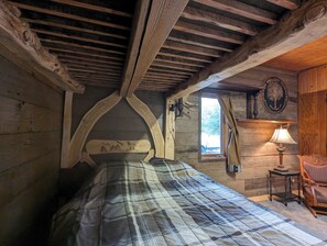 1 bedroom, bed sheets