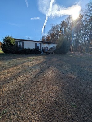 Exterior - Cozy 2-bedroom home Salem NY. close to Saratoga, Lake George NY & Vermont, AC (Salem)