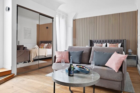 Internet, bed sheets