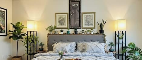 3 室のベッドルーム、デスク、アイロン / アイロン台、旅行用ベビーベッド