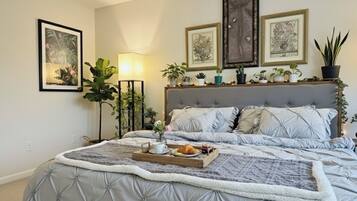 3 bedrooms, desk, iron/ironing board, travel crib