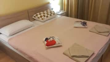 1 bedroom, desk, free WiFi, bed sheets