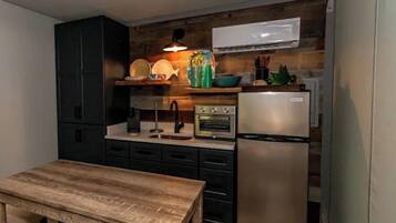 Fridge, oven, coffee/tea maker, cookware/dishes/utensils