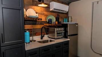 Fridge, oven, coffee/tea maker, cookware/dishes/utensils