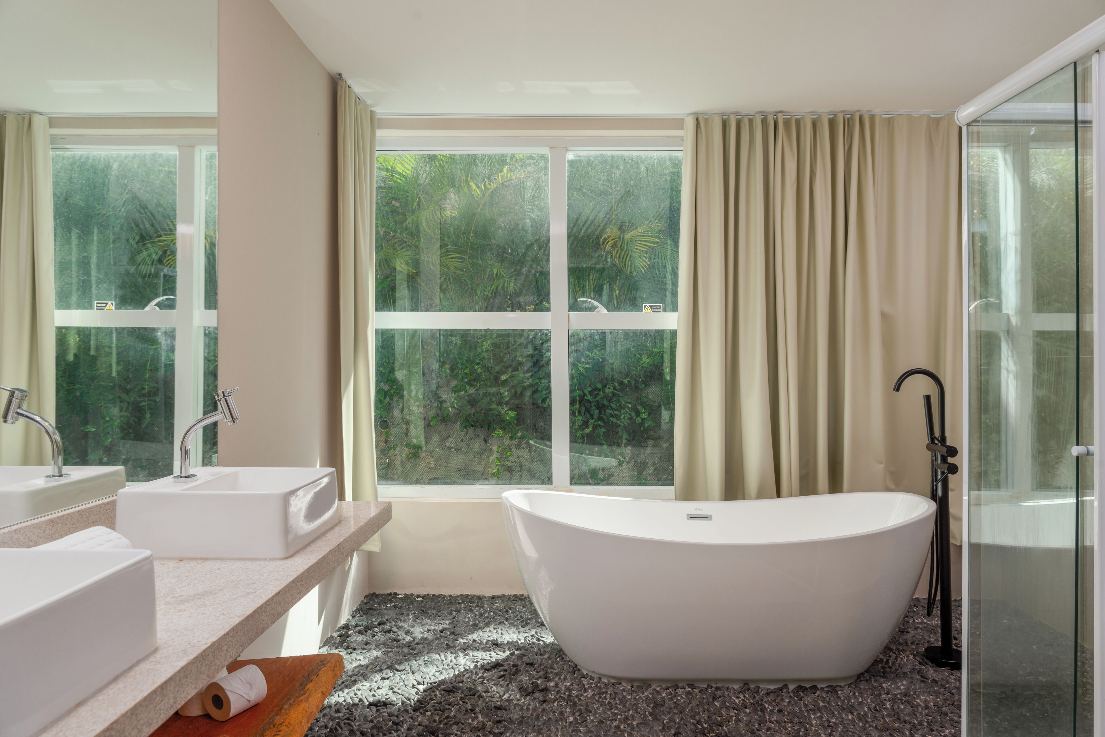 Habitación Royal doble, 1 cama de matrimonio | Baño | Artículos de higiene personal gratuitos, secador de pelo y toallas