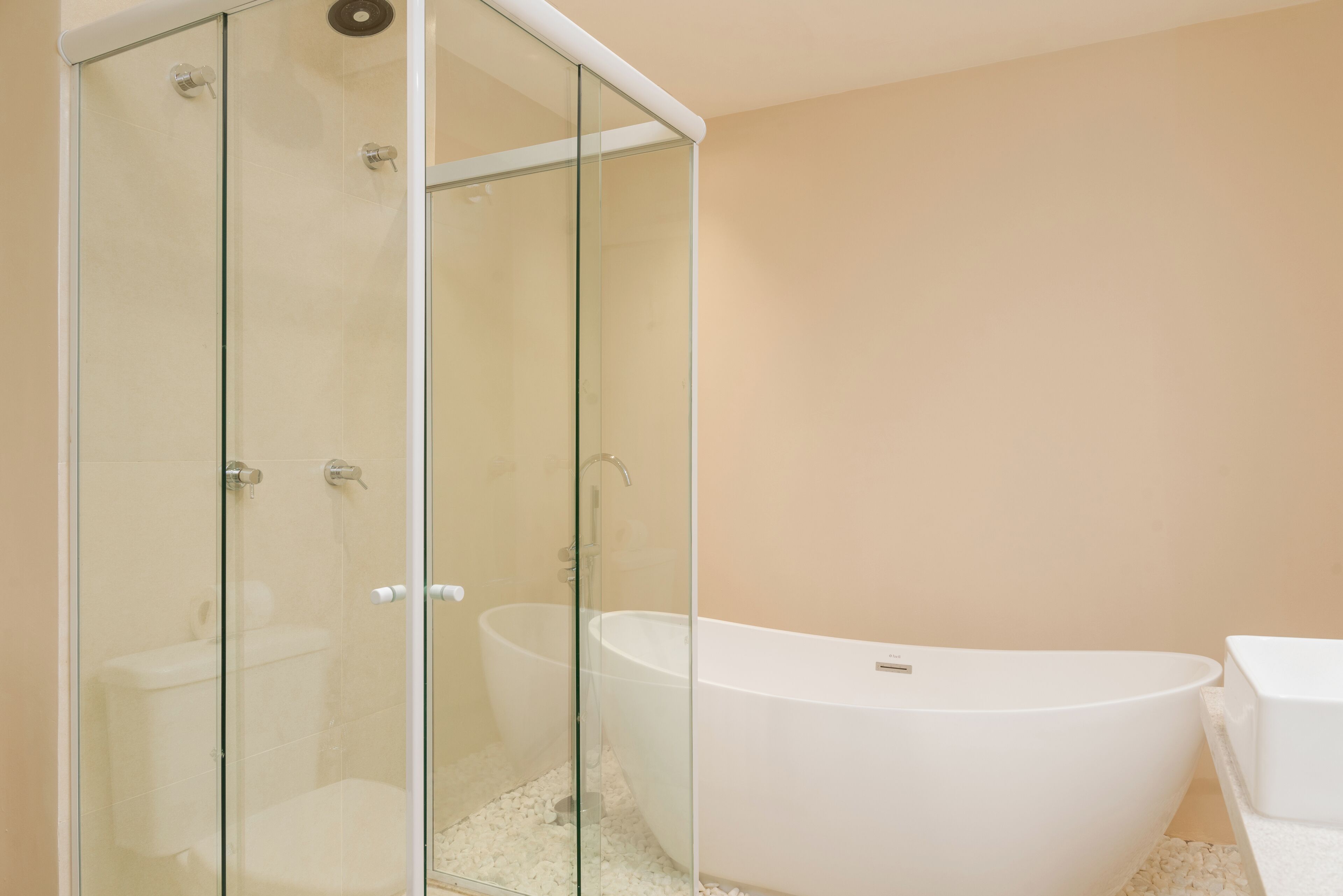 Habitación Business, 1 cama de matrimonio | Baño | Artículos de higiene personal gratuitos, secador de pelo y toallas