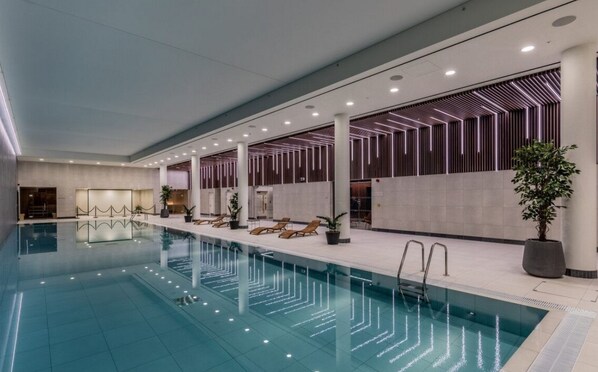 Apartment | Pool - London East Village Apartment With City Views (London)