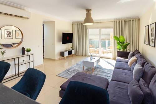 Deluxe Apartment, 2 Bedrooms, Kitchen | Living area