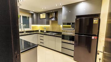 Family Apartment, 5 Bedrooms, Kitchen, Pool View | Private kitchen | Full-sized fridge, microwave, electric kettle, blender