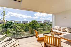 컴포트 아파트 (404N - 2H) | 거실 공간 | 평면 TV