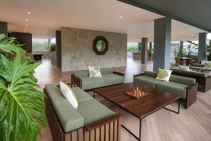 Apartment, 2 Bedrooms, Private Pool, Tower | Lobby