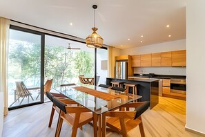 Comfort Apartment (204S - 2H) | Dining
