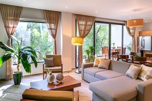 컴포트 아파트 (204E - 2H) | 거실 공간 | 평면 TV