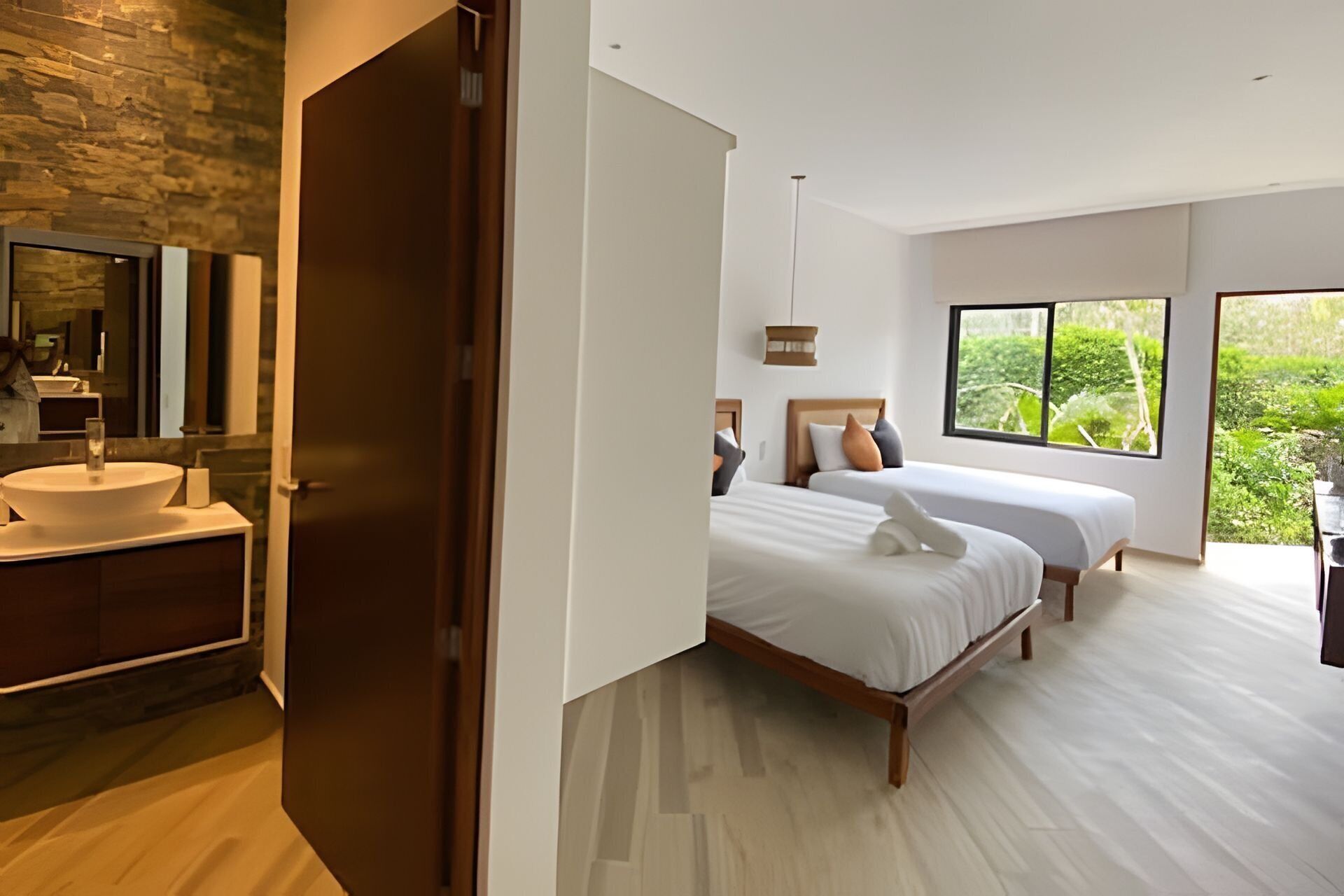 Comfort Apartment (102E - 2H) | 2 bedrooms, in-room safe, laptop workspace, blackout drapes