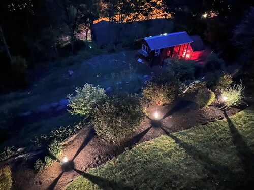 Cozy studio that sleeps 4 in Kenmore with a/c, WiFi and farm fresh eggs!