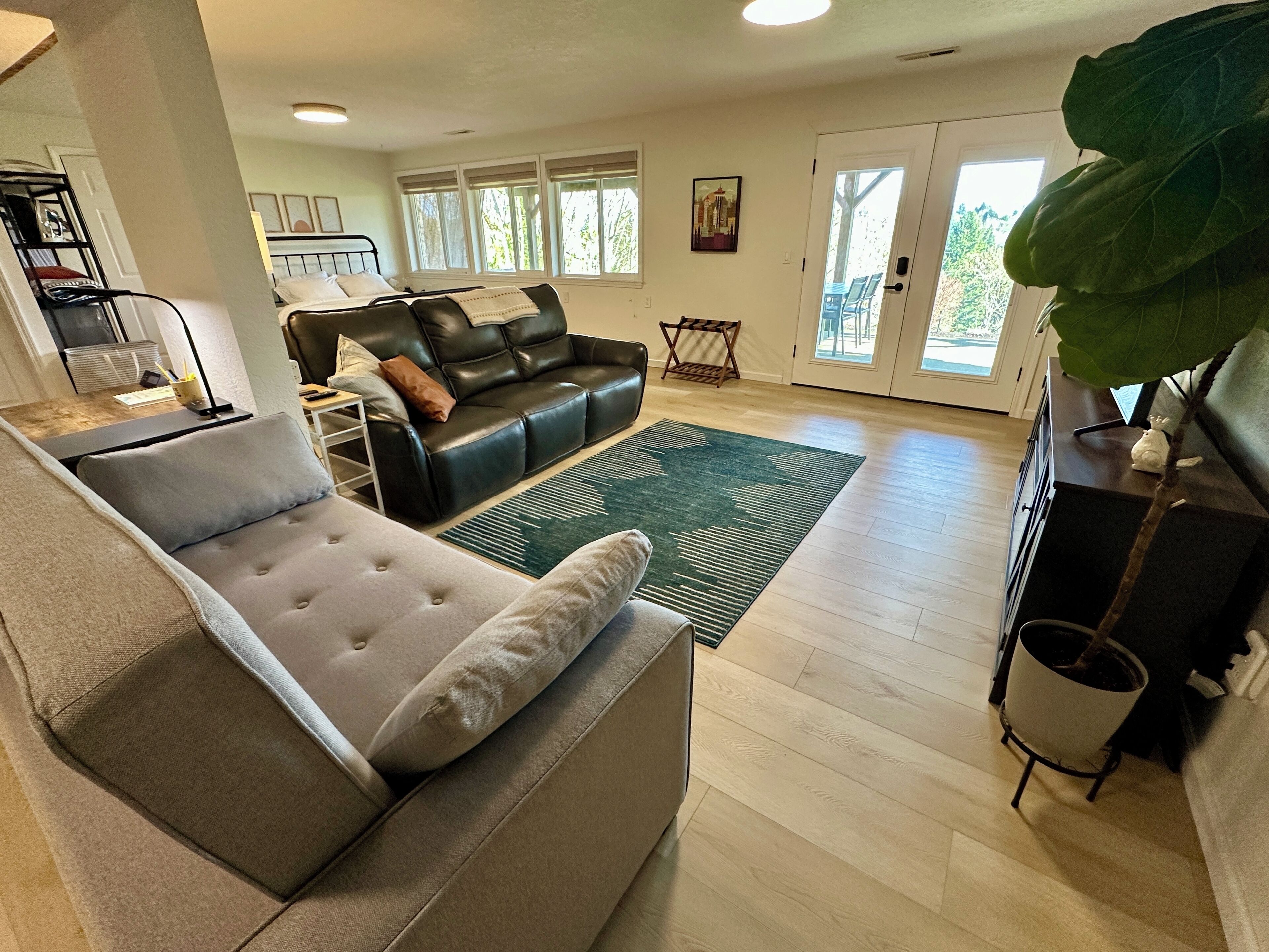 智能电视、壁炉、书