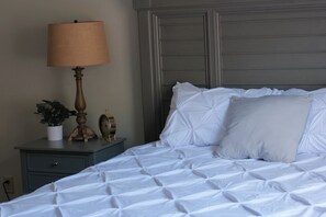 3 bedrooms, iron/ironing board, WiFi, bed sheets