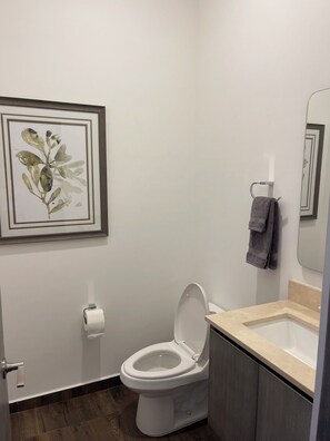 Suihku, pyyhkeet, saippua, sampoo