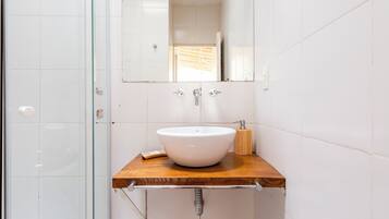 Shower, jetted tub, hair dryer, bidet