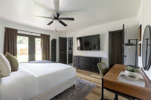 4 bedrooms, desk, iron/ironing board, free WiFi