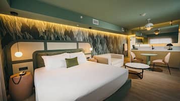 Deluxe Suite | 1 bedroom, blackout drapes, iron/ironing board, free WiFi