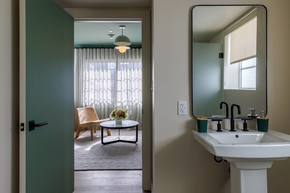 Superior Suite | Bathroom