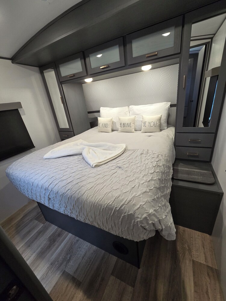 Comfort and Convenience Just 10 Minutes from Disney Loughman Vrbo