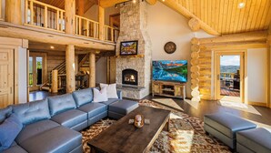 Smart TV - Enchanting Morrison Home with Views and Wifi (Morrison)