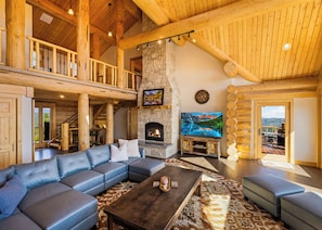Smart TV - Enchanting Morrison Home with Views and Wifi (Morrison)