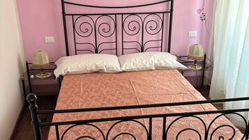 4 chambres, lit parapluie, Wi-Fi gratuit, draps fournis