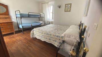 4 Schlafzimmer, Reisekinderbett, kostenloses WLAN, BettwÀsche