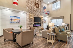 Lobby - Best Western Plus Bluffton / Hilton Head Hotel (Bluffton)