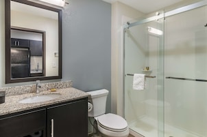 Suite, 1 King Bed, Non Smoking, Kitchen (with Sofabed, Full Kitchen) | Bathroom | Hair dryer, towels, soap, shampoo