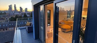 3br-3bath-central London-parking-petsok-fireplace