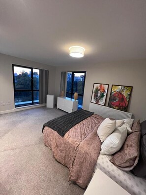 3 habitaciones, tabla de planchar con plancha y wifi gratis