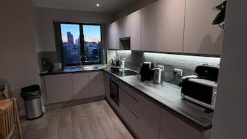 Refrigerador, microondas, horno, placa de cocina