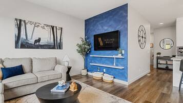 智能电视、壁炉、桌上足球