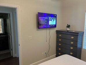 3 bedrooms, desk, iron/ironing board, travel cot